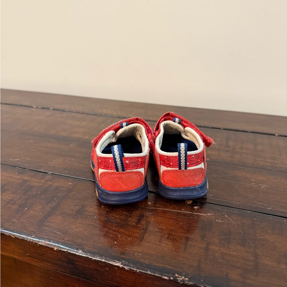 3 pairs of size 7 kids shoes- Keen sandals, loafers, & New Balance sneakers - Picture 4 of 15